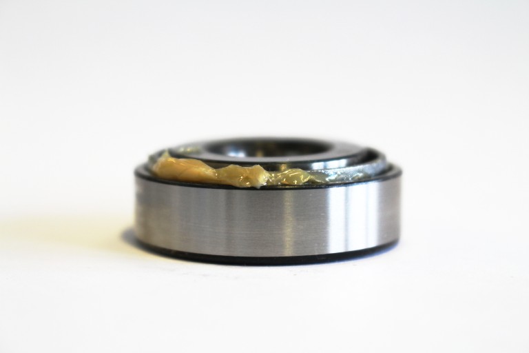 Inerte Fluorcarbonfette A rolling bearing lubricated with calcium complex
soap grease